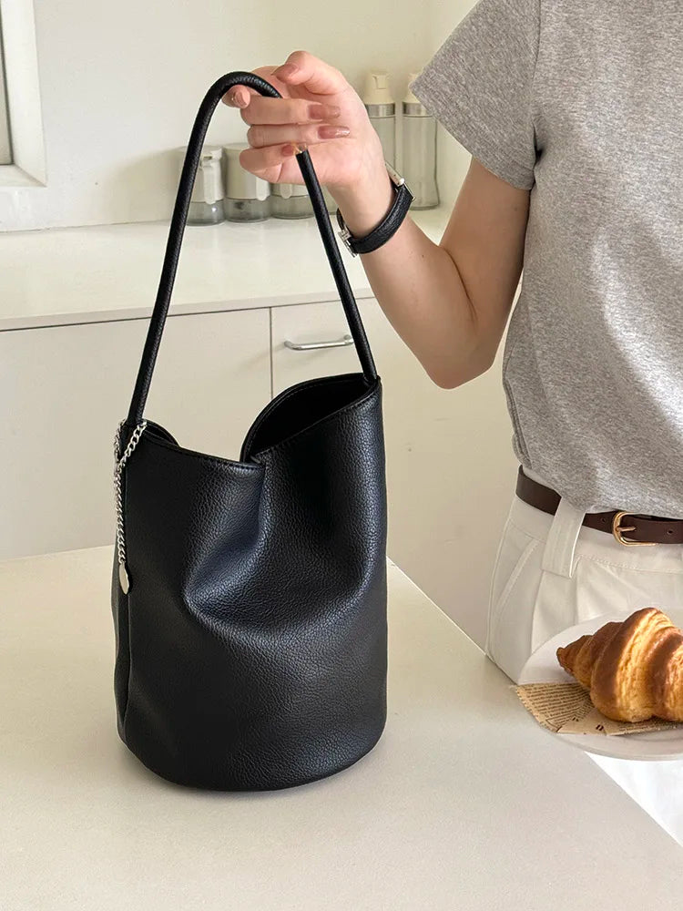 2026 New Ins Soft Leather Simple Bucket Bag Women's Underarm Single Shoulder Bag Fashionable Versatile Korean Style Handbag