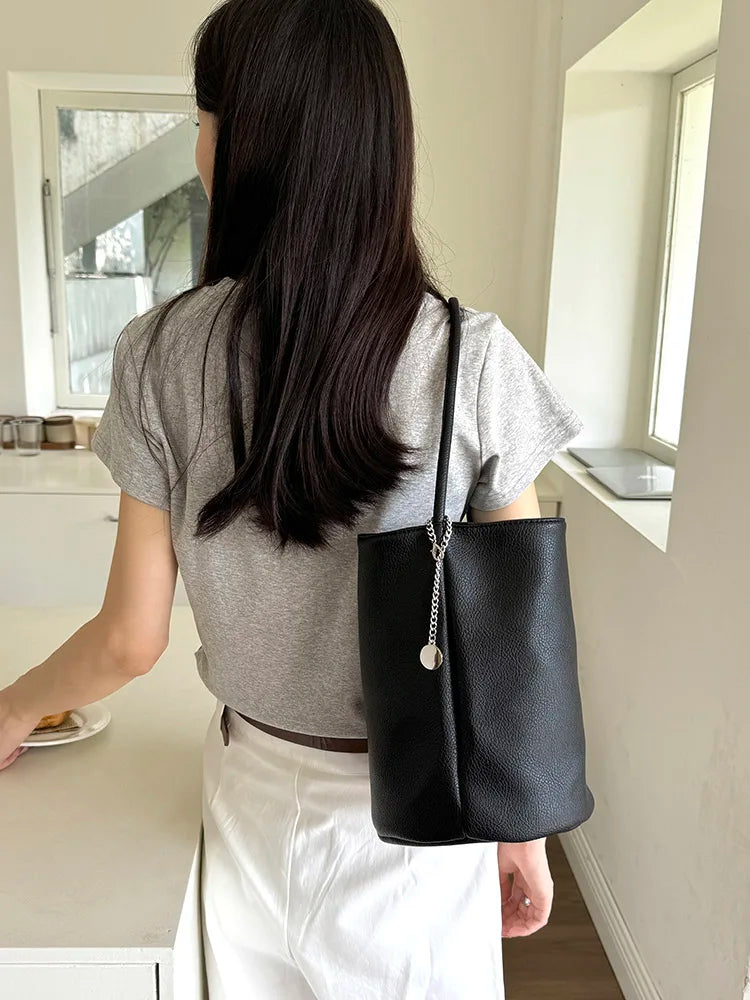 2026 New Ins Soft Leather Simple Bucket Bag Women's Underarm Single Shoulder Bag Fashionable Versatile Korean Style Handbag
