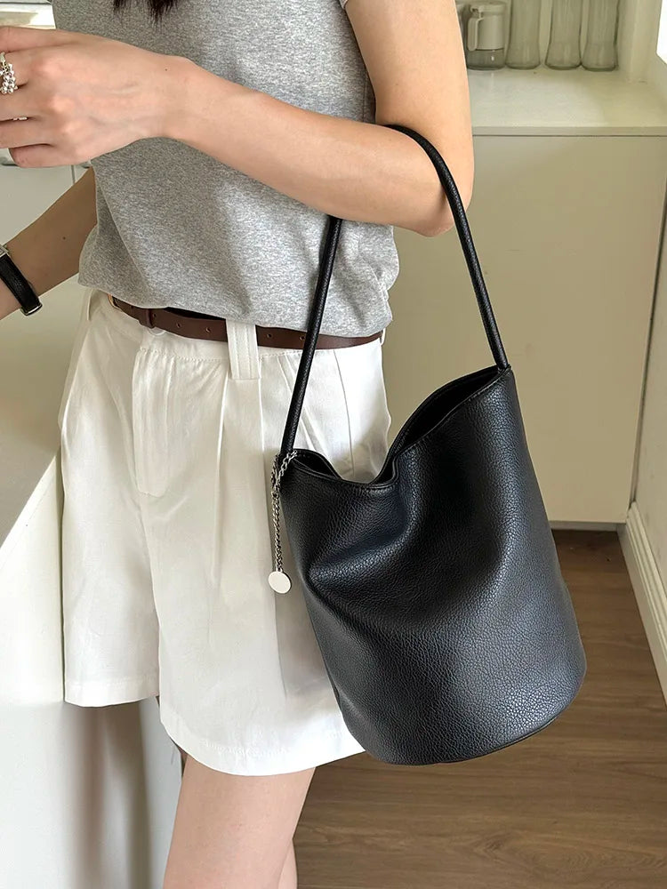 2026 New Ins Soft Leather Simple Bucket Bag Women's Underarm Single Shoulder Bag Fashionable Versatile Korean Style Handbag