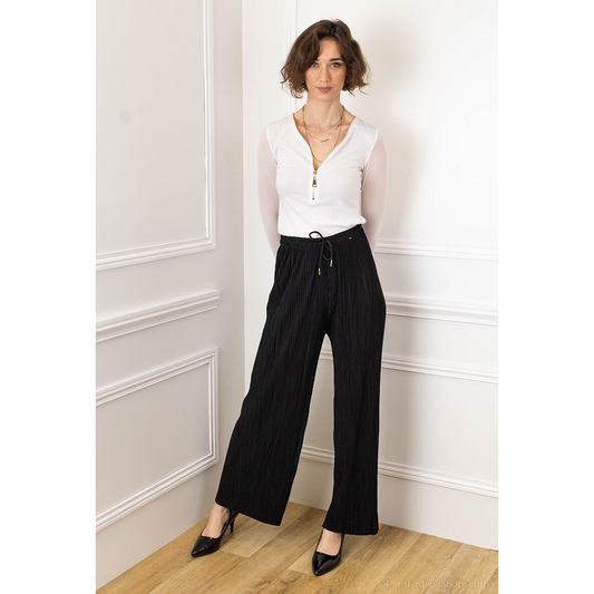 Women' s Black Pleated Trousers Wholesale Prices image 0
