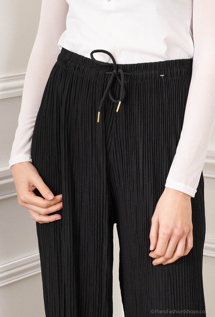 Women's Pleated Trousers In High Elasticated Waist & Wide Pleated Details Black image 1