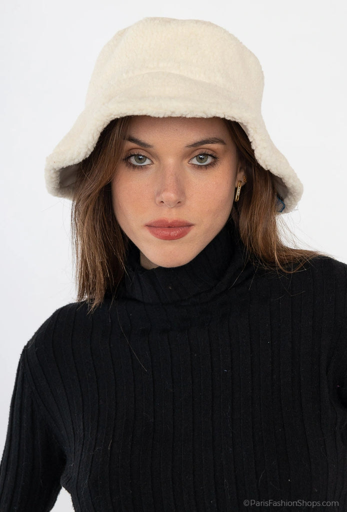 Reversible bucket hat in faux sherpa fur and waterproof image 2